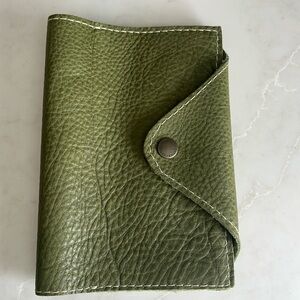 Kiwi Portland leather goods snap journal case
